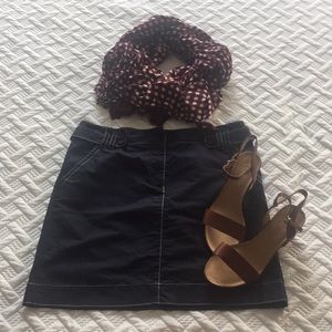 🍁 Like new Ann Taylor navy belted skirt